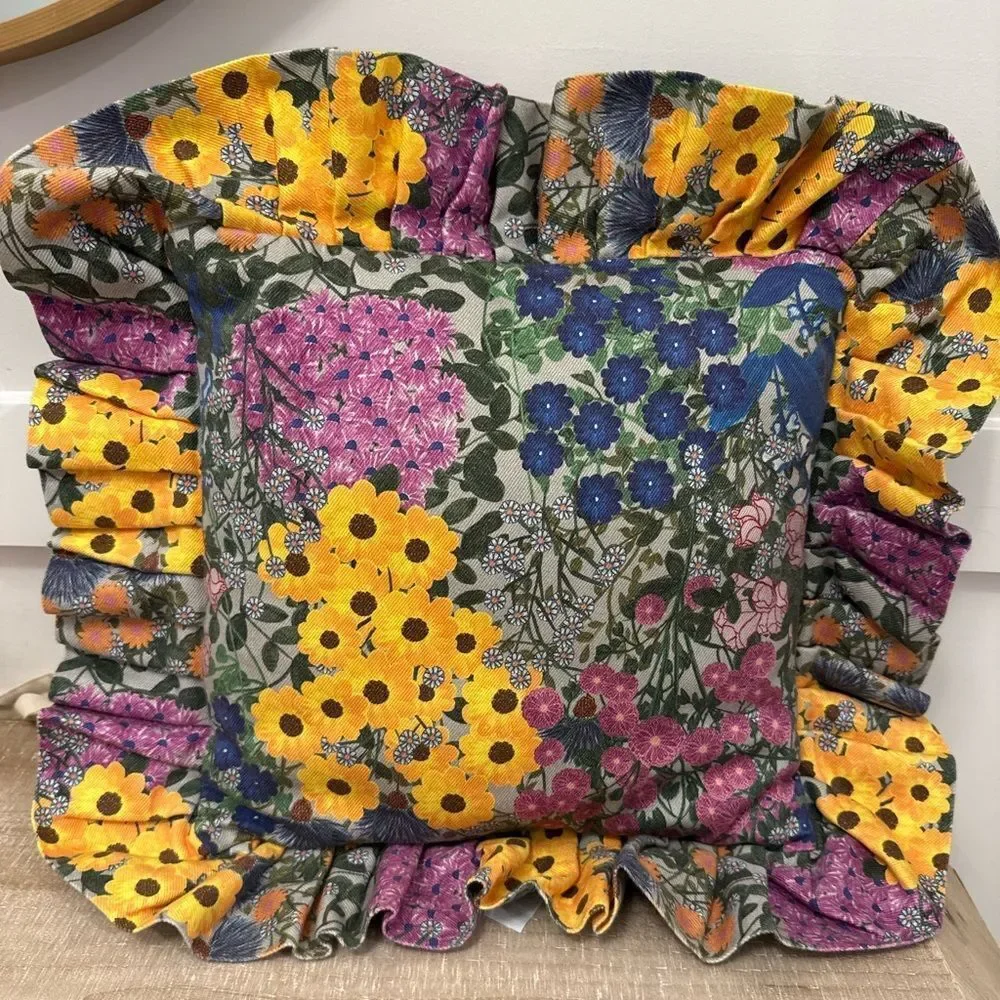 Sophie Williamson Design Ruffled Pillow Cover Pré Fleuri - Cover and Insert